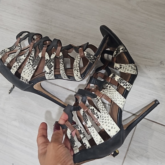 Caged stilettos - Picture 2 of 2